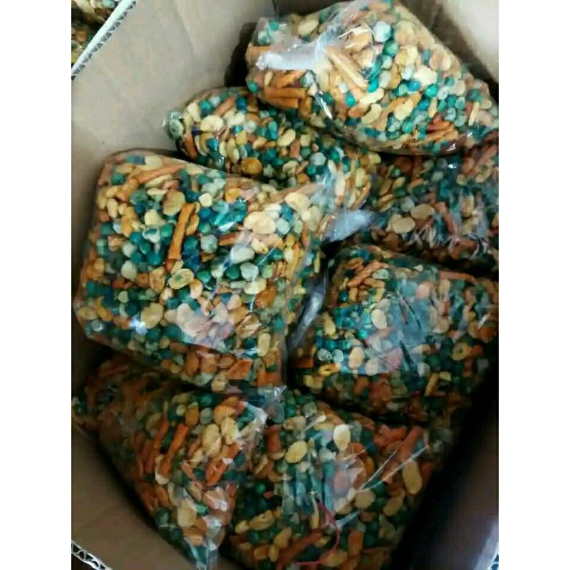 

kacang mix gurih 15000 ( 250 gram)