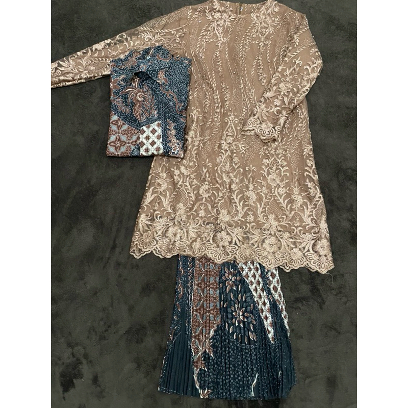 KEBAYA KELUARGA,BATIK COUPLE,KEBAYA COUPLE