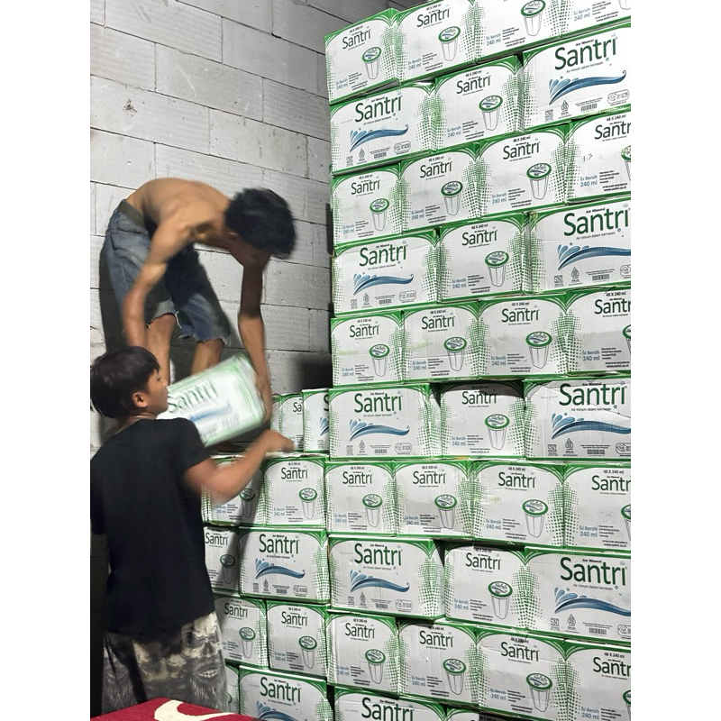 

Air Mineral SANTRI gelas 1 Karton Isi 48 gelas