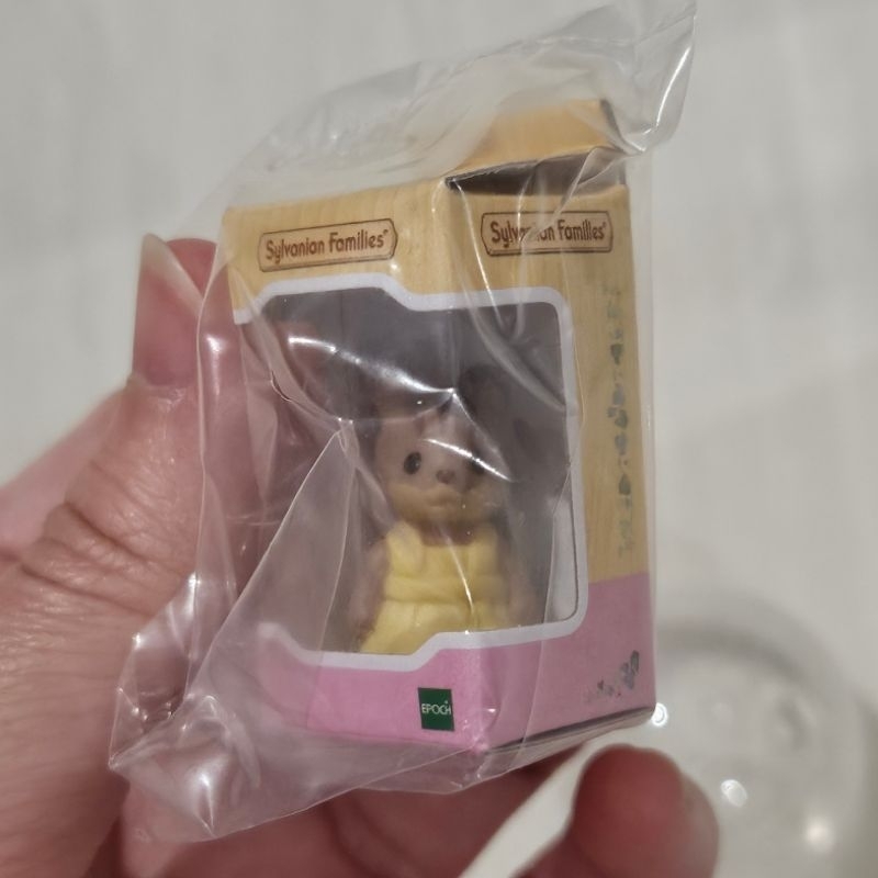 gashapon sylvanian families mini mascot gacha - saffron walnut family