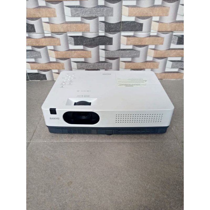 Proyektor Bekas | Second | Sanyo Plc xd2200 | 2200 Lumens | Xga | tech Lcd