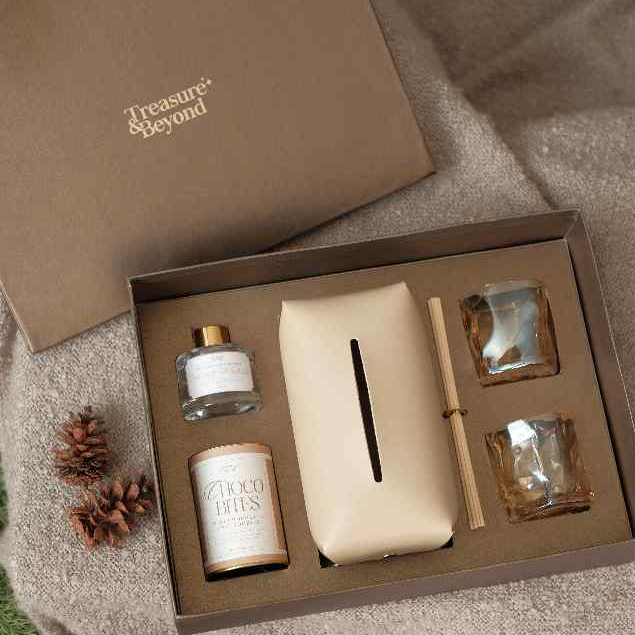 

STARRY SNOWFALL Christmas / Holiday Hampers