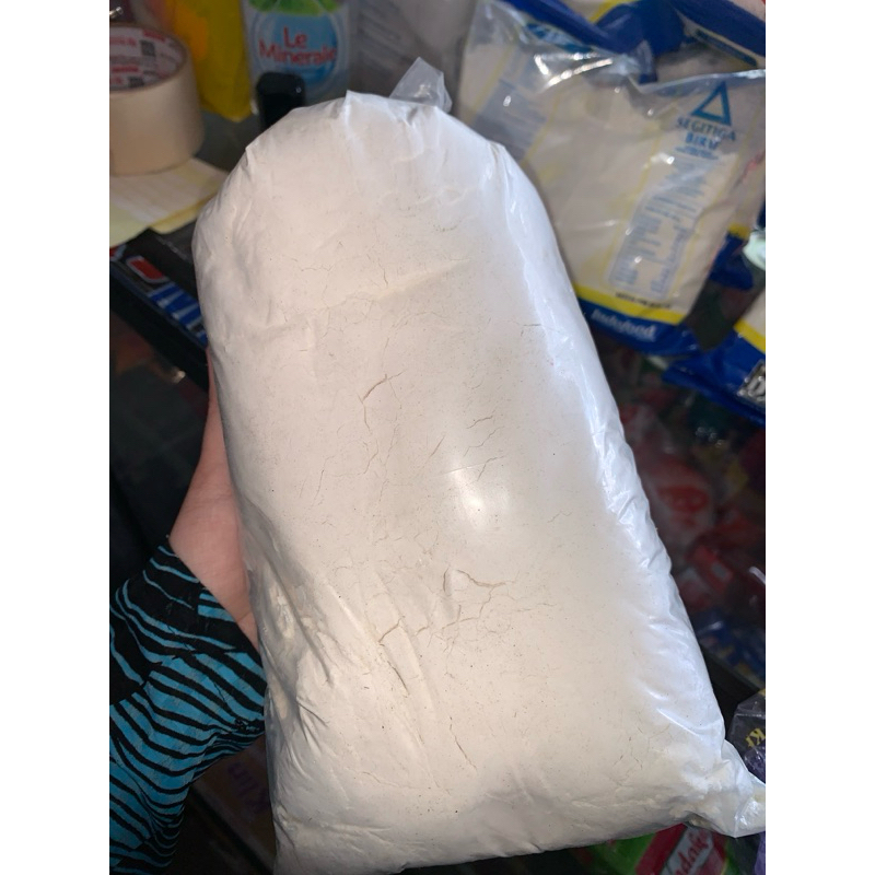 

TEPUNG TERIGU 1 KG