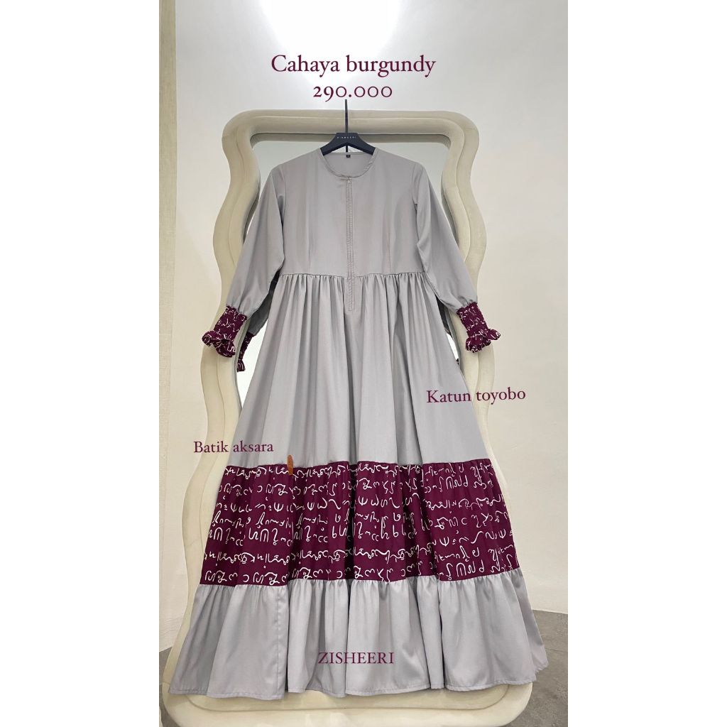 Zisheeri Cahaya Burgundy Dress Berbahan Katun Toyobo Mix Batik Aksara Dengan Motif yang Lebih Anggun