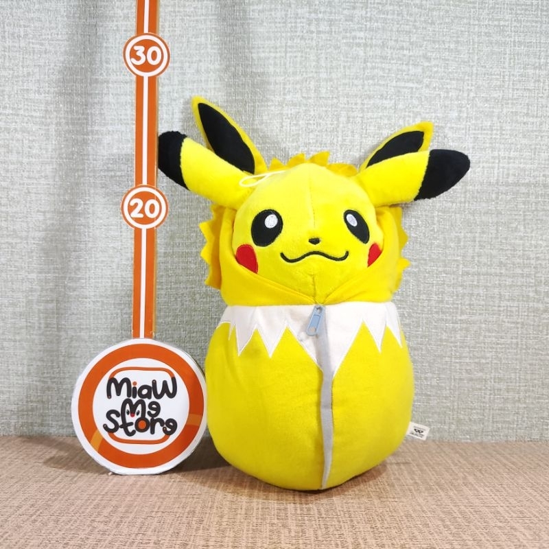 Boneka Pokemon Pikachu Bedong Kostum Jolteon Evolusi Eevee Original Banpresto Plush