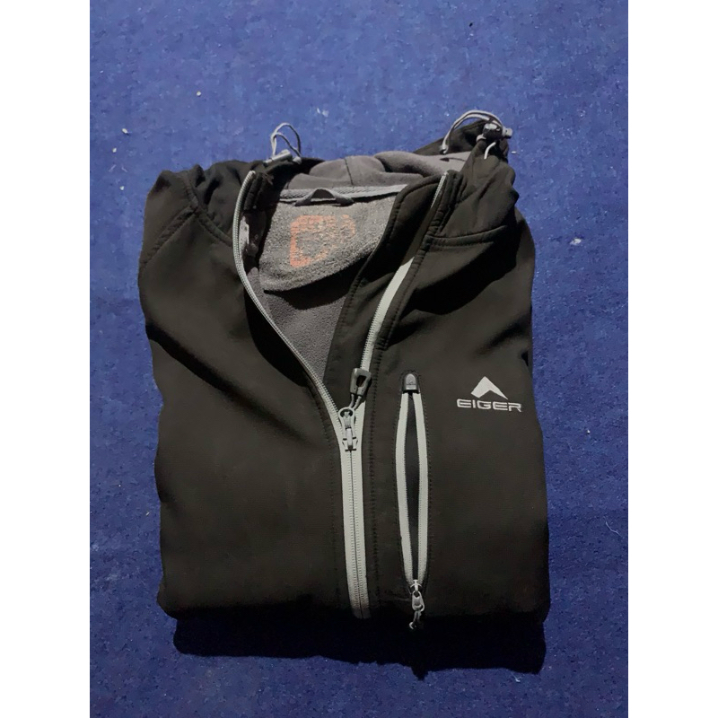 JAKET EIGER SOFTSHELL OUTDOOR SECOND SIZE L