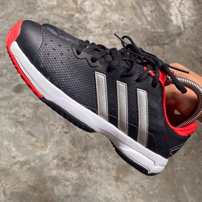 sepatu tenis lapangan adidas