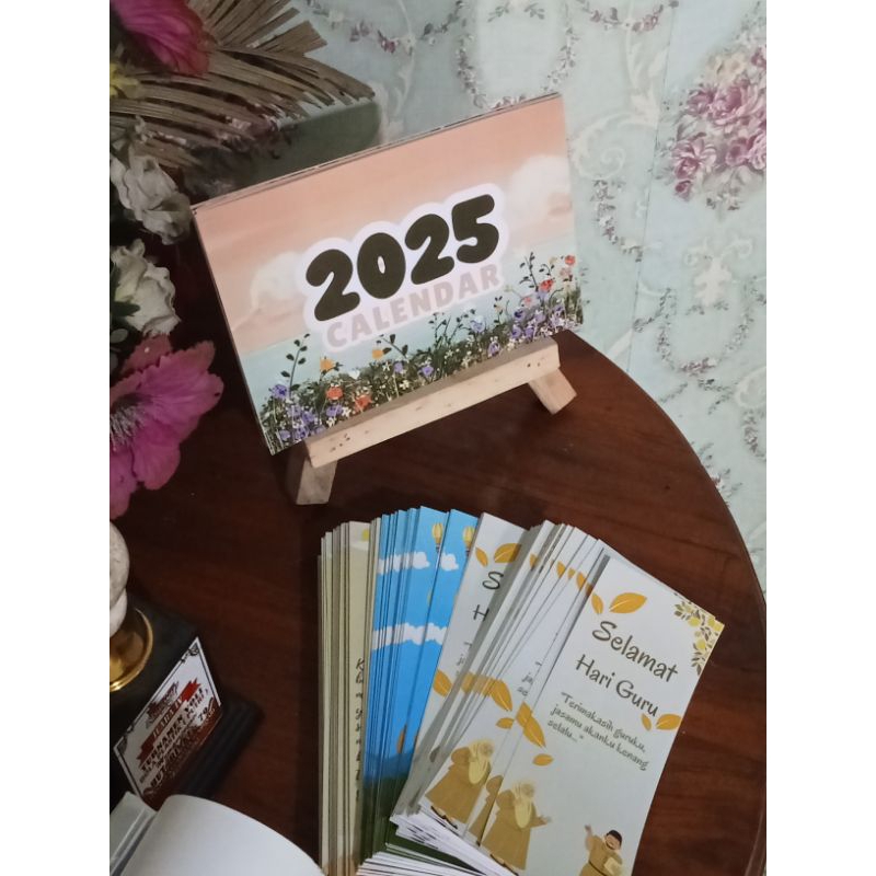 

KalendeTahun2025/ KalenderMeja/ KalenderMeja2025 / KalenderAesthetic/ KadoKalender2025