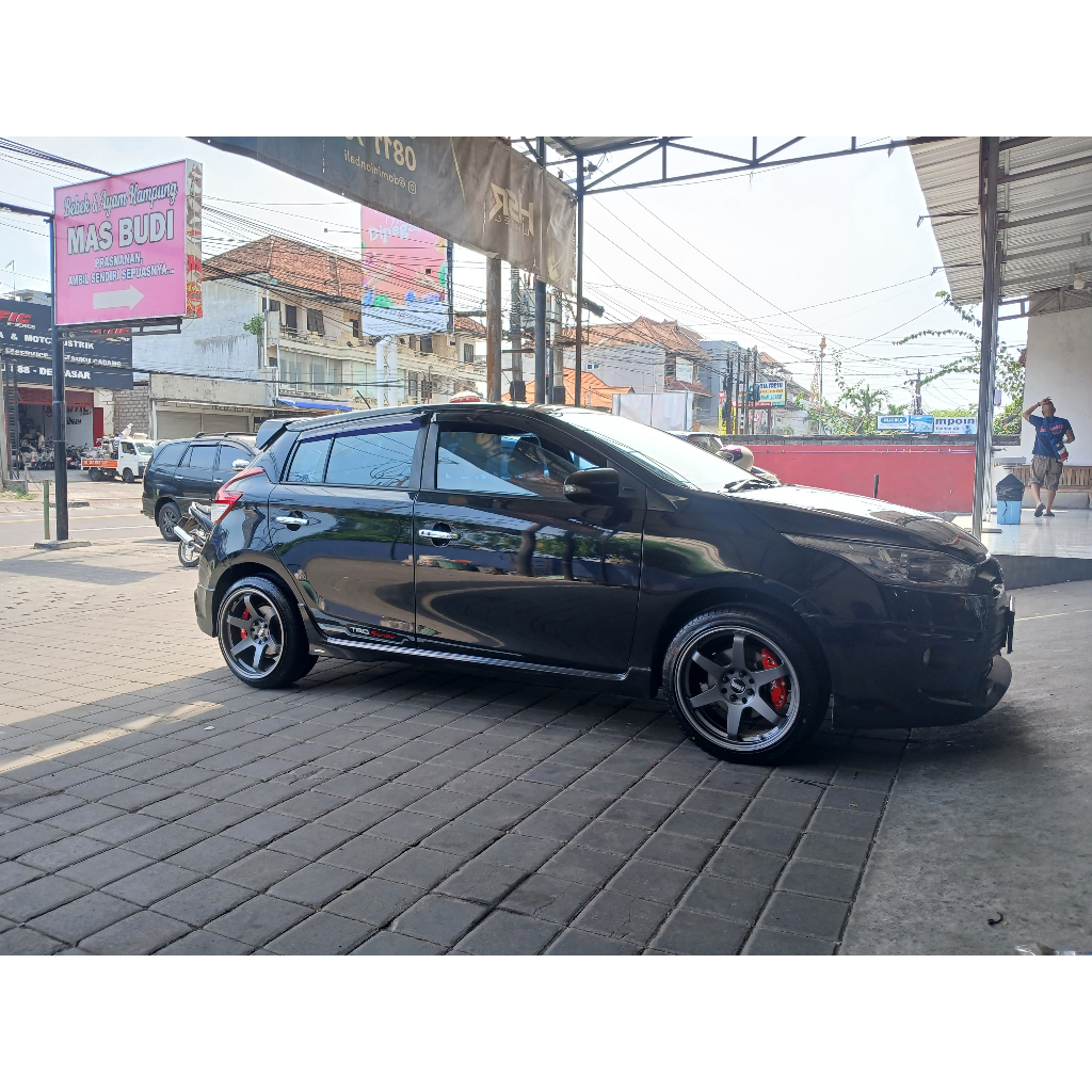 PAKET VELG DAN BAN MOBIL RING 17 HSR TOKYO UNTUK YARIS MAZDA2 JAZZ LIVINA