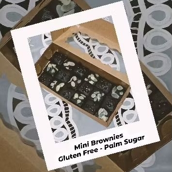 

Mini Brownies Gluten Free GULA AREN - Tanpa Terigu/Gula Pasir/Margarin/Mentega/Butter/Susu - 20x10 cm - 18 potong