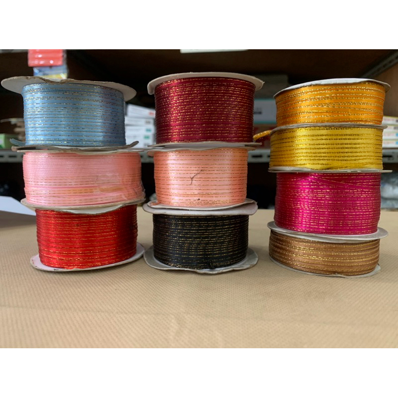 

Pita Satin List Emas 1/8 inch ( 0,3 cm )