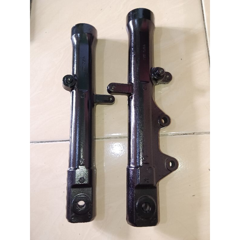 Bottom Tabung Shock depan Kanan Kiri Yamaha Vixion New Nvl ori