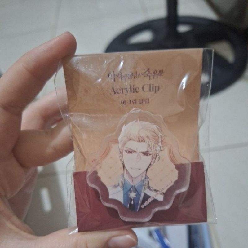 

callisto regulus acrylic clip