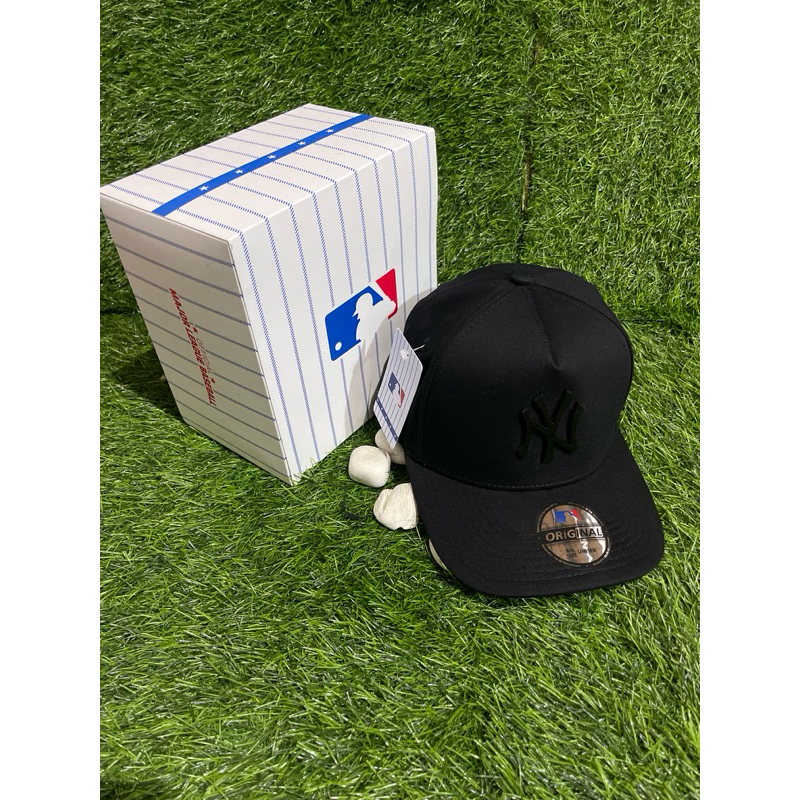 NY Plat Besi Black On Black Bahan Kain Warna Hitam MLB Best Seller Premium