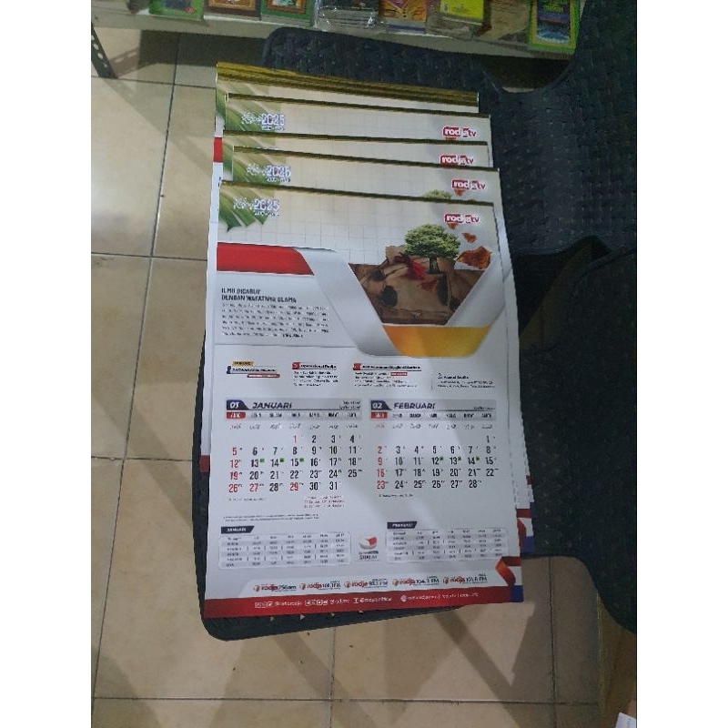 

paket 10 pcs kalender dinding rodja 2025