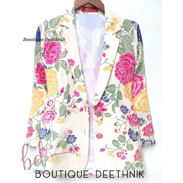KODE M84T DEETHNIK  Blazer batik motif bunga warna broken white blazer batik deethnik