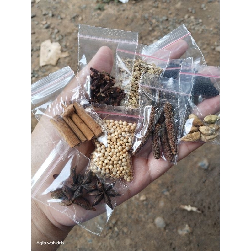 

Aneka rempah bumbu dapur kemasan mini pack
