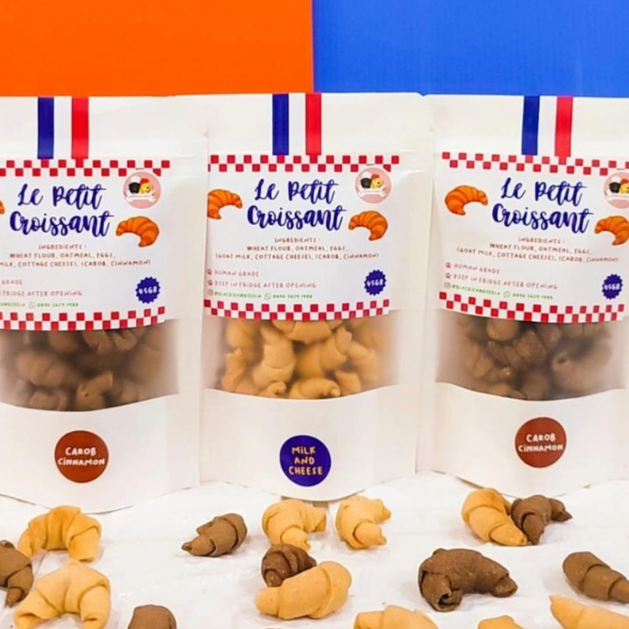 Blackie and Zeela Carob Cinnamon Petite Croissant Dog Treats