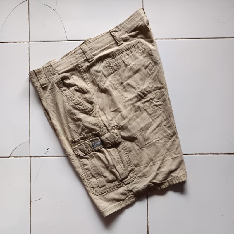 celana pendek cargo Wrangler relaxed fit