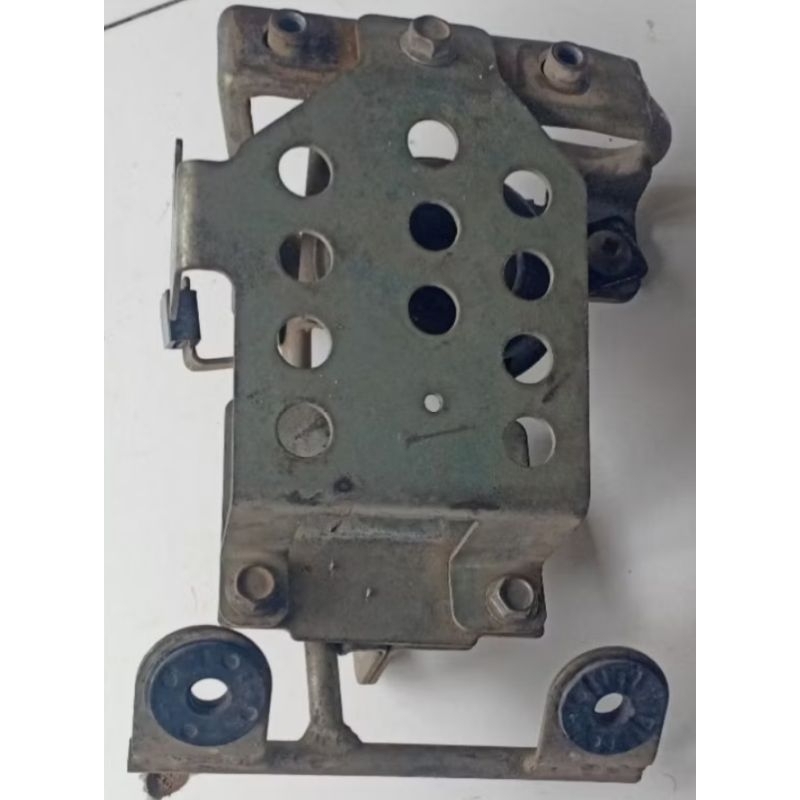 breket tameng depan skydrive