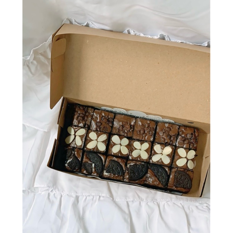 

Brownies Panggang Classic UK 20x10 (isi 18 pcs)