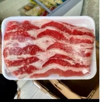 

shortplate usa 500gr Shortplate juga dikenal dengan nama sancan depan. Potongan daging ini memiliki lapisan lemak yang tipis atau tebal, dan bisa berisi beberapa potongan yang berbeda, seperti short ribs, steak hangar, dan skirt steak.
