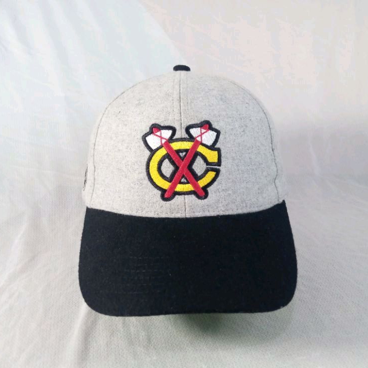 Topi NHL Team Chicago Blackhawks Logo Kick 10 Pro Gear Official Merchandise Original