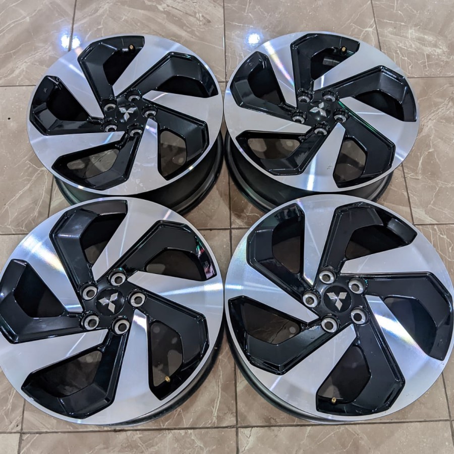 Velg Mobil Second XFORCE R18 Terios Rush Serena X-pander Hrv Crv