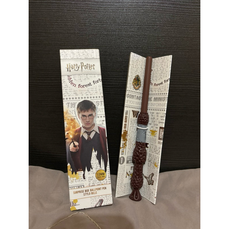 

READY STOCK! (SELECTED) Mystery Pen / Surprise box ballpoint pen / pena tongkat / Elder Wand Dumbledore Miniso x Harry Potter