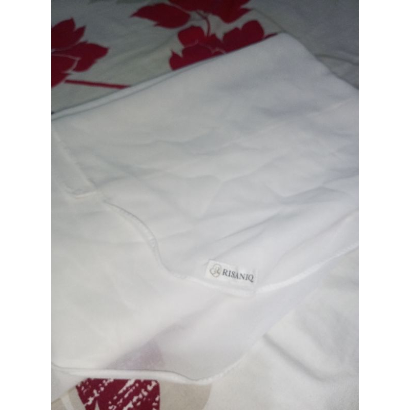 Hijab Malay/Segitiga Malay/segiempat Malay/Kerudung putih/kerudung/Hijab BW Risaniq Hijab Preloved