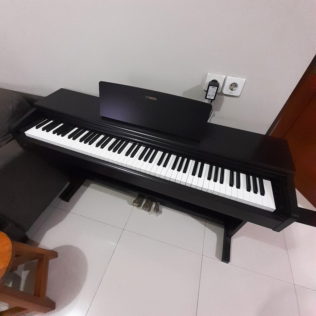 Piano Digital Yamaha Arius YDP144 YDP 144 Original lengkap bangku bekas second 2nd