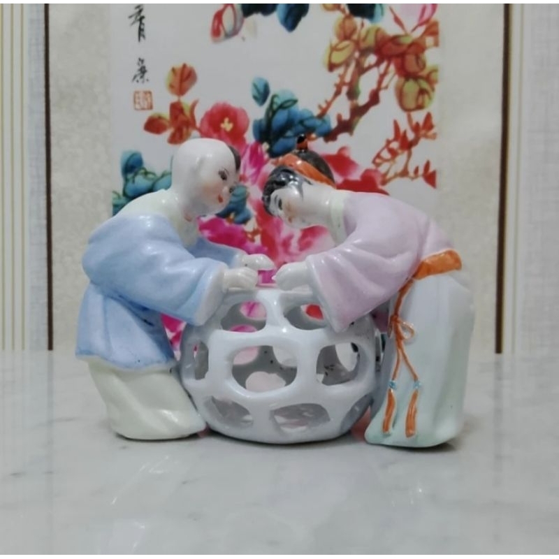 Patung keramik anak pajangan antik