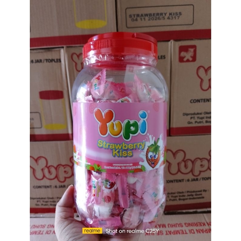 

Yupi Strawberry Kiss
