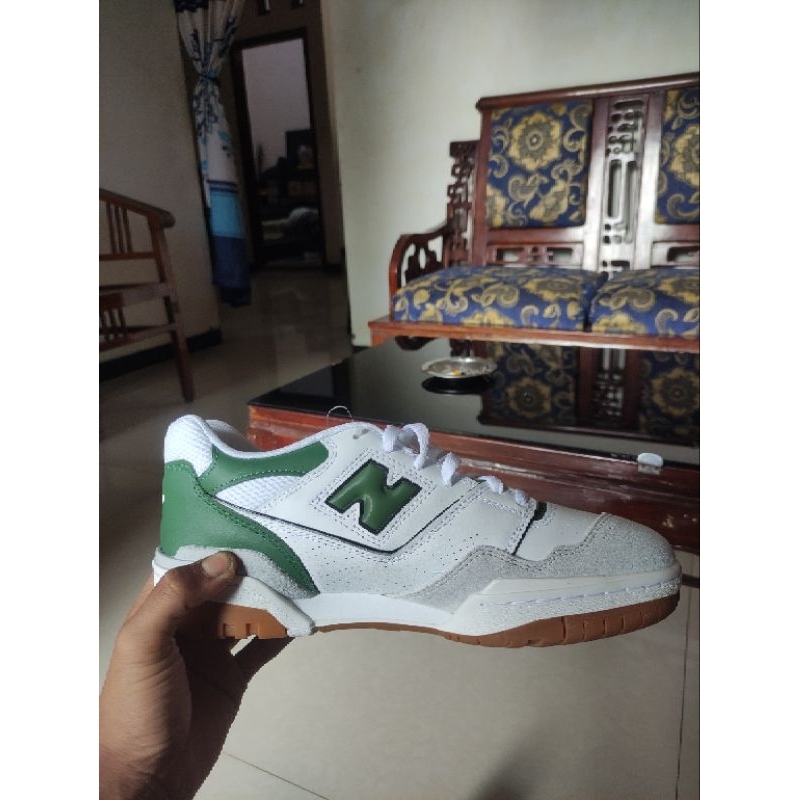 nb* 550 white green