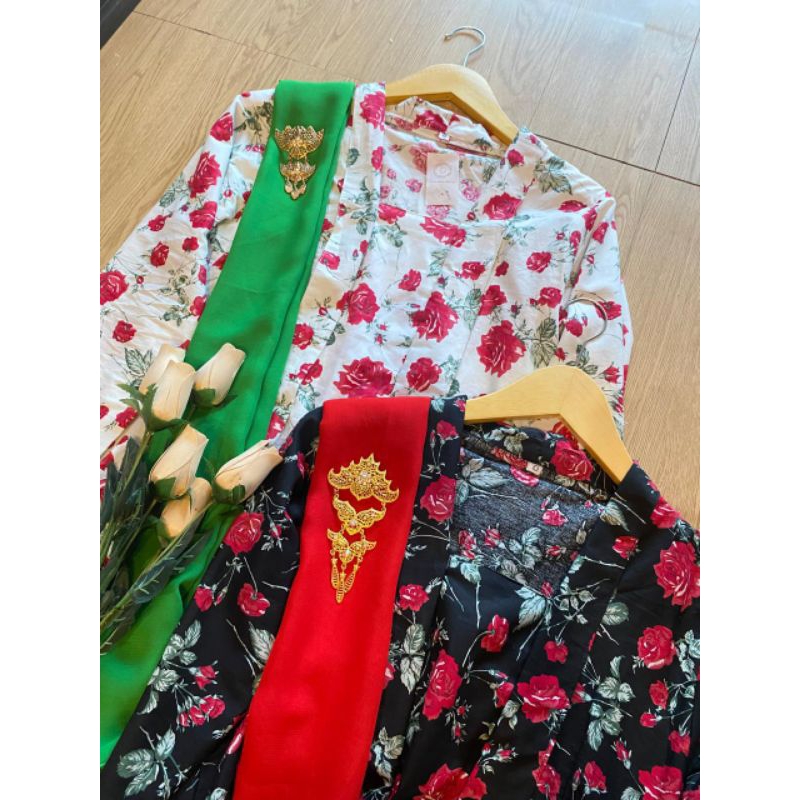KEBAYA KUTUBARU MODERN BUNGA MAWAR HITAM PUTIH