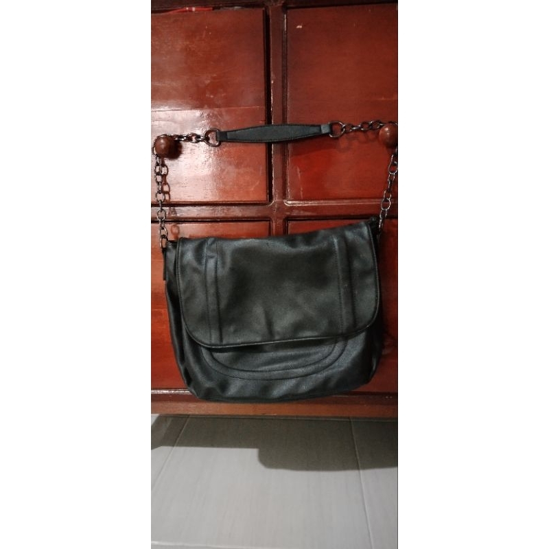 PL tas kulit hitam