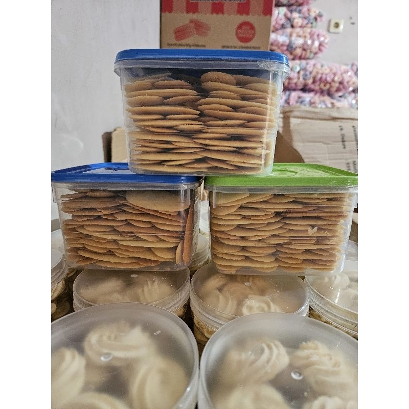 

lidah kucing 500g /kuker legendaris lidah kucing / kue kering lidah kucing