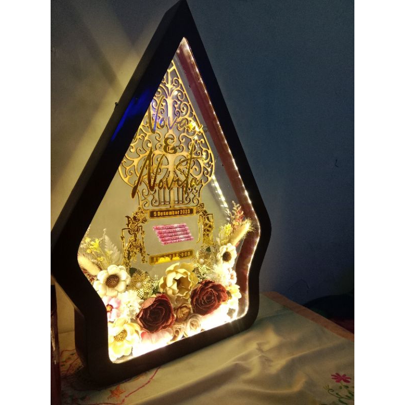 mahar frame gunungan wayang rustic