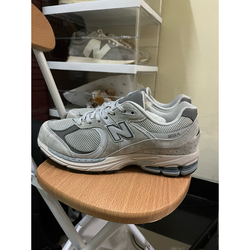 44 - Sepatu New Balance NB Bekas Second New Balance NB 2002R Grey Bekas Second