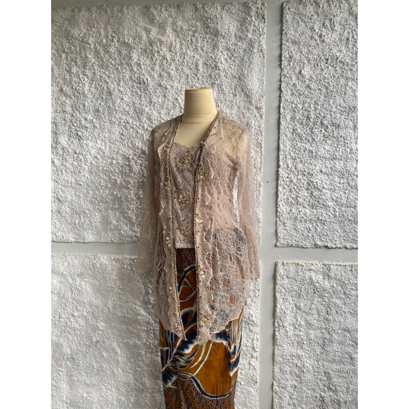 SEWA KEBAYA LAMARAN WISUDA