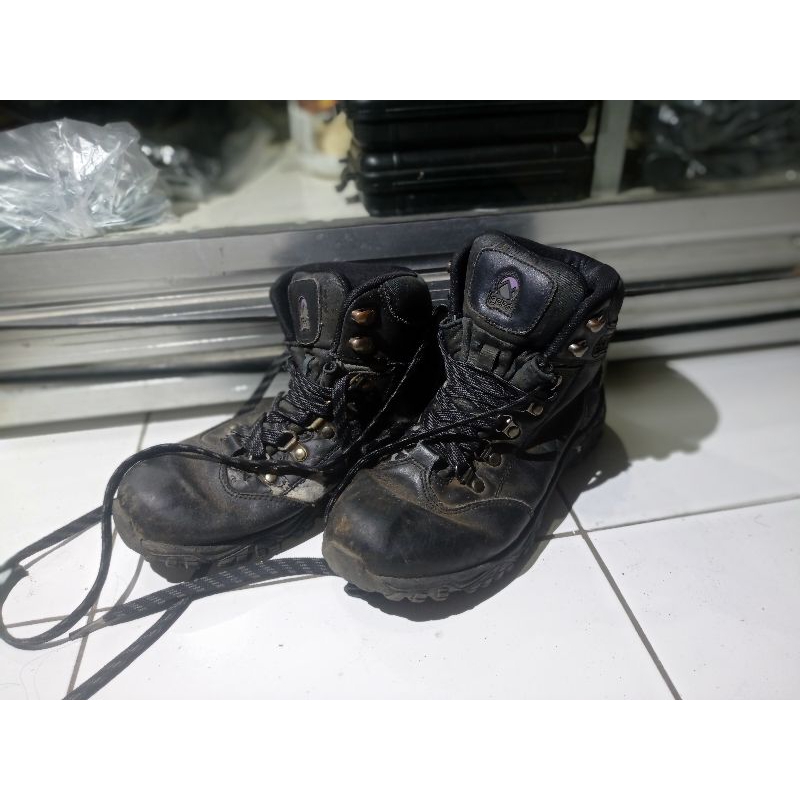 Sepatu Gunung Gelert uk 39 bekas second