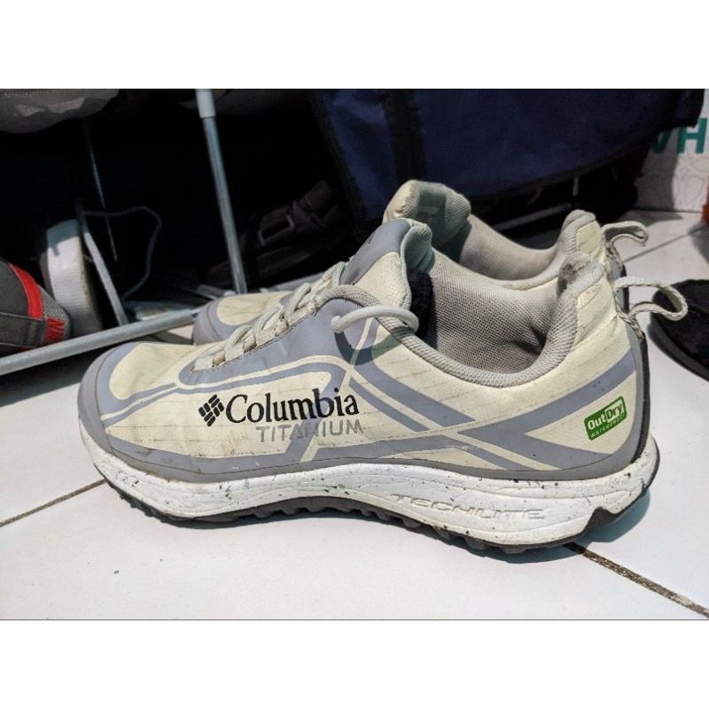 SEPATU TRAIL RUNNING COLUMBIA SIZE 41