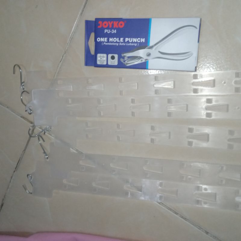 

paket 5 pcs gantungan snek+ pembolong kertas (joyko)