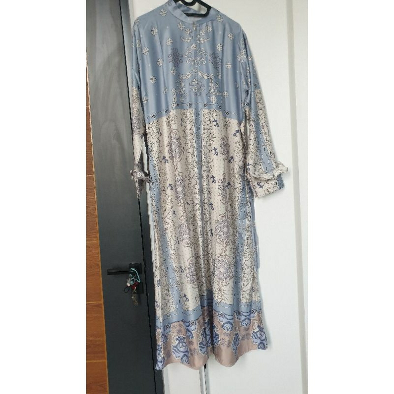 gamis satin motif biru