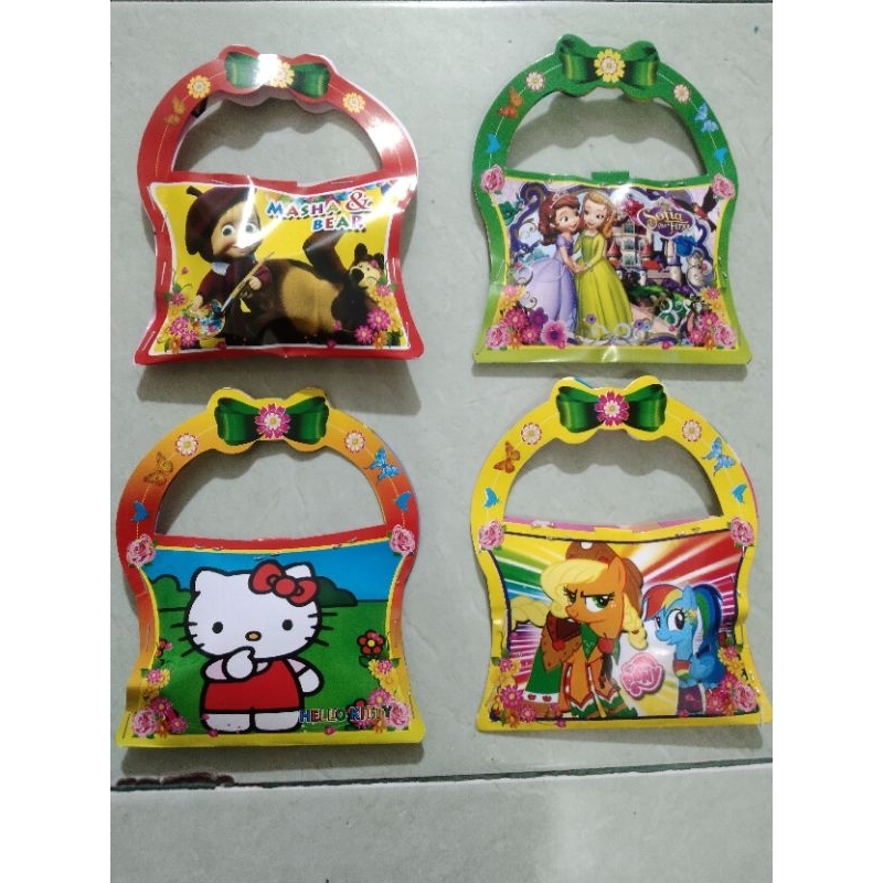 

mainan anak tas kado berhadiah isi 20 pcs