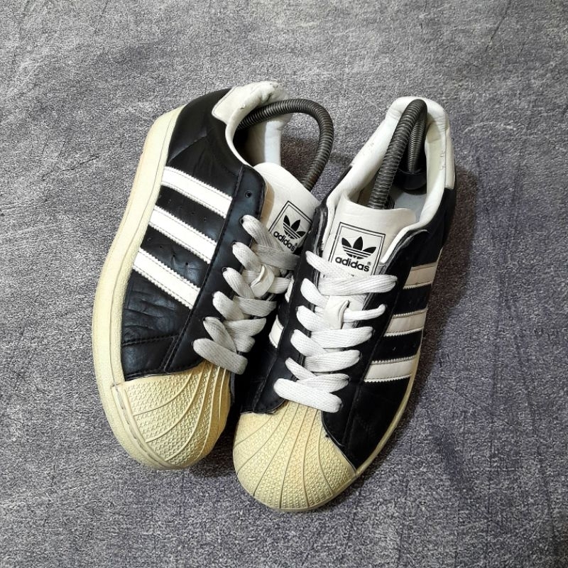 sepatu second ADIDAS SUPERSTAR BLACK WHITE Sneakers Original size 39 Bagus Murah