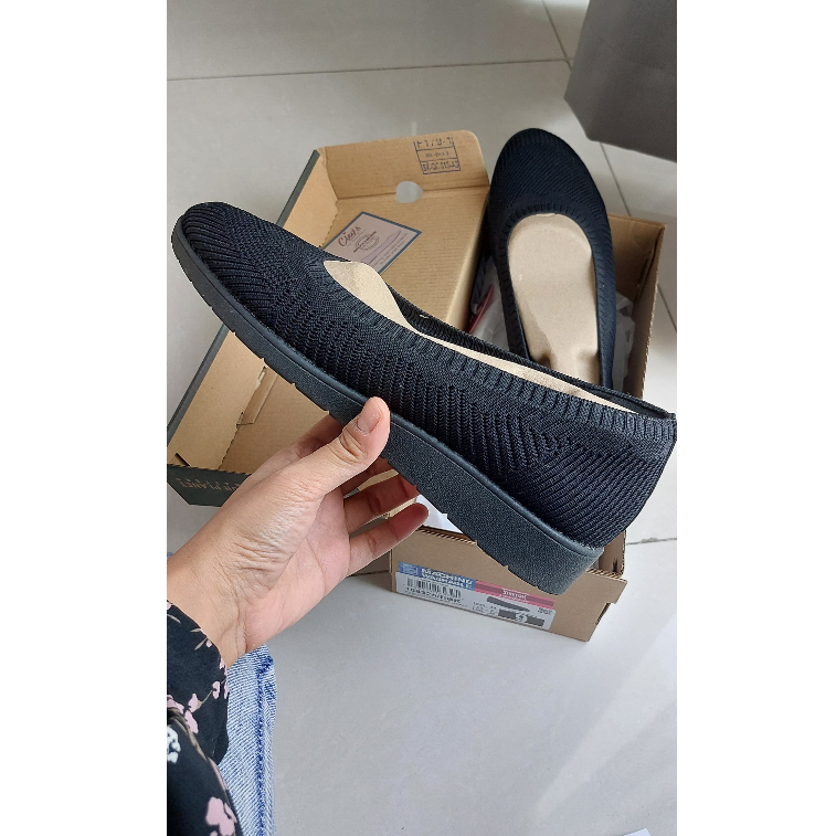 [Preloved Nego] Sepatu Slip-On Hitam SKECHERS - Stretch Fit (Cleo Flex Wedge) Ukuran 39 Flat Shoes