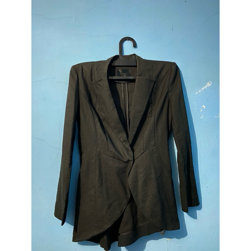 Blazer Hitam unik