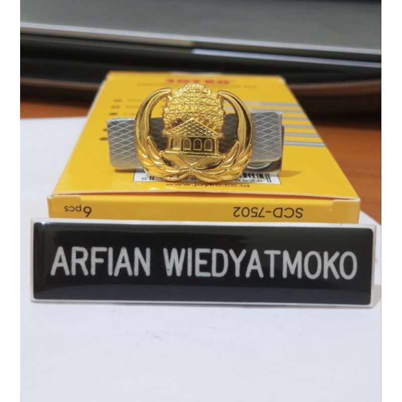 

name tag dan pin korpri l 1 paket name tag dan pin korpri l peniti couting