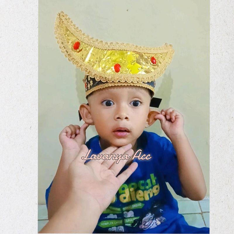 Topi Adat NTT Bulan Sabit